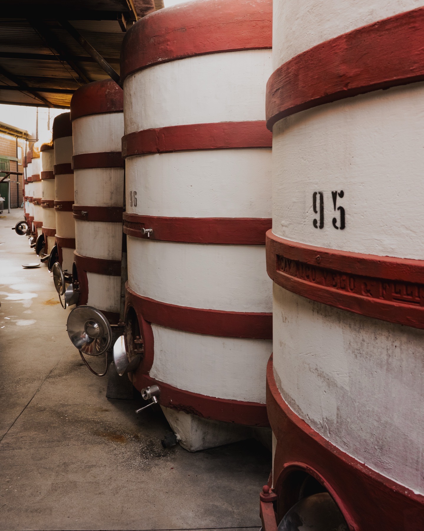 Vasche di cemento in cantina